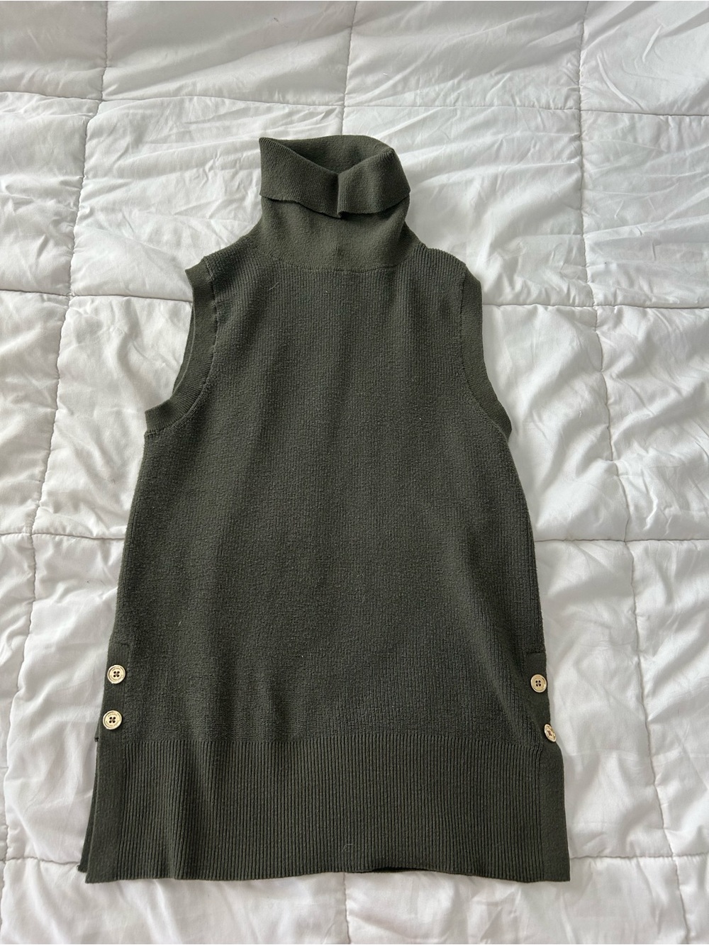 Michael kors Sleeveless Turtleneck top in Olive